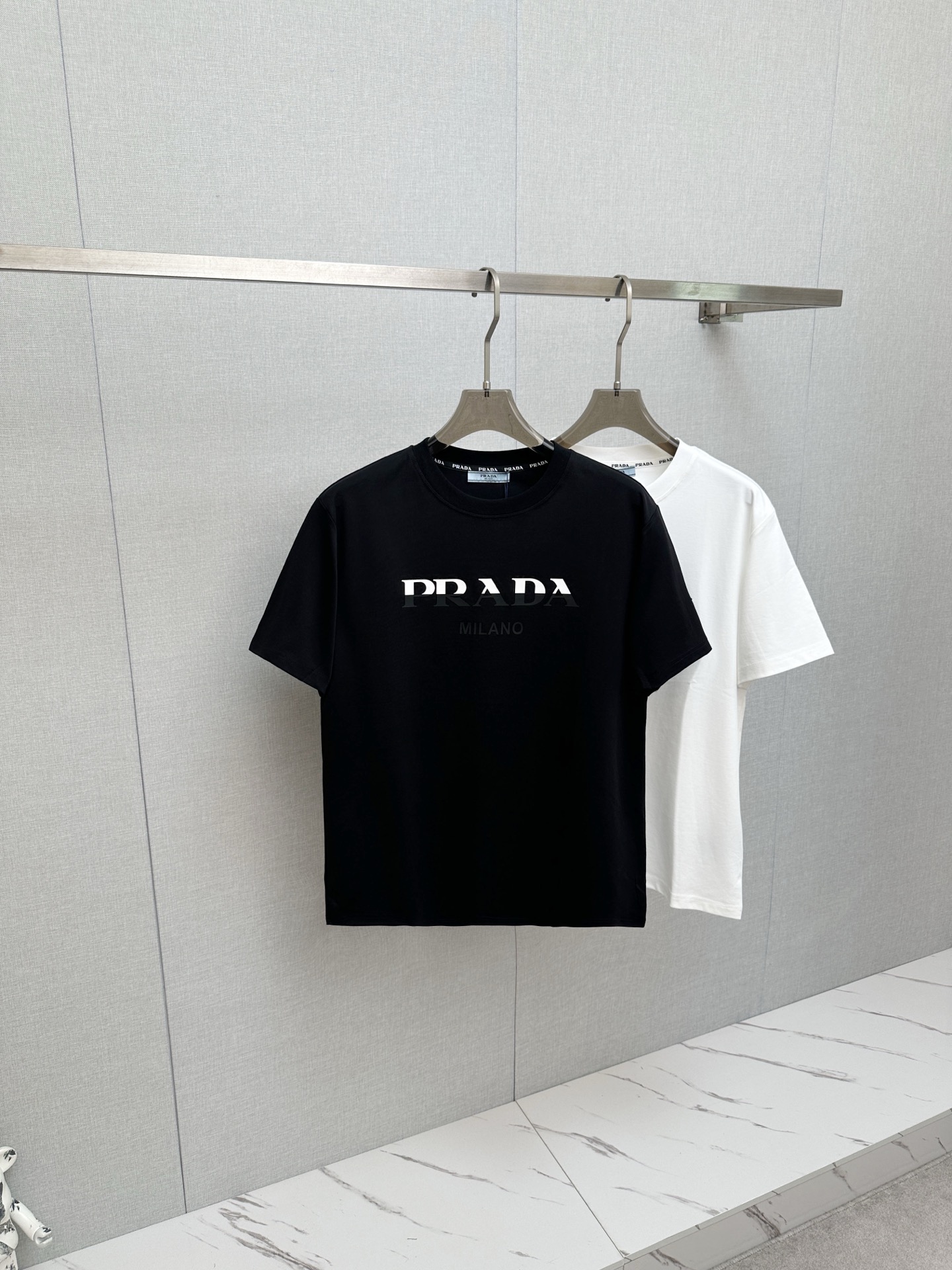 プラダ 半袖Tシャツ トップス 恋人