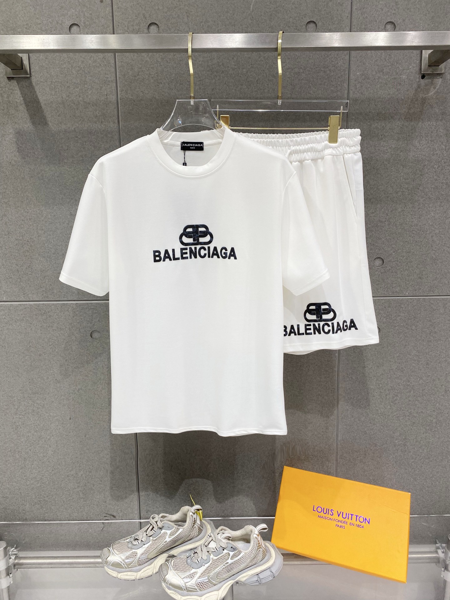 バレンシアガ 上下服 セットアップ メンズ
