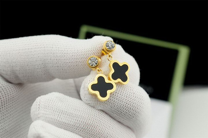 Van Cleef & Arpels ヴァン クリーフ＆アーペル イヤリング ピアス