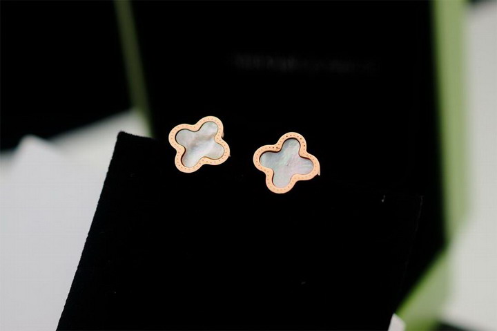 Van Cleef & Arpels ヴァン クリーフ＆アーペル イヤリング ピアス