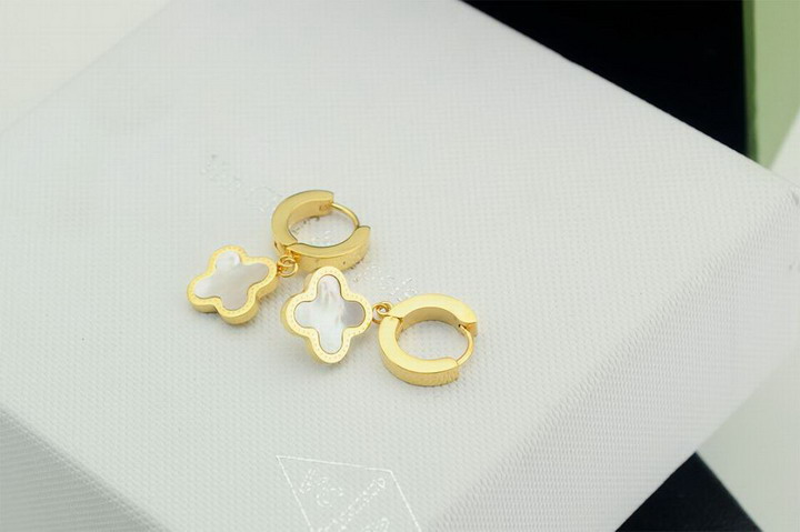 Van Cleef & Arpels ヴァン クリーフ＆アーペル イヤリング ピアス