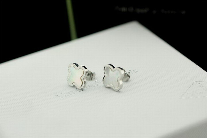 Van Cleef & Arpels ヴァン クリーフ＆アーペル イヤリング ピアス