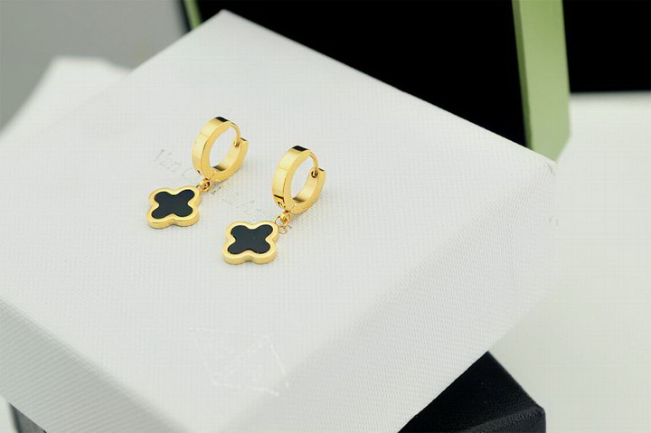 Van Cleef & Arpels ヴァン クリーフ＆アーペル イヤリング ピアス