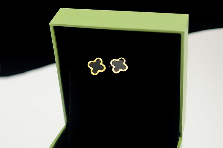 Van Cleef & Arpels ヴァン クリーフ＆アーペル イヤリング ピアス