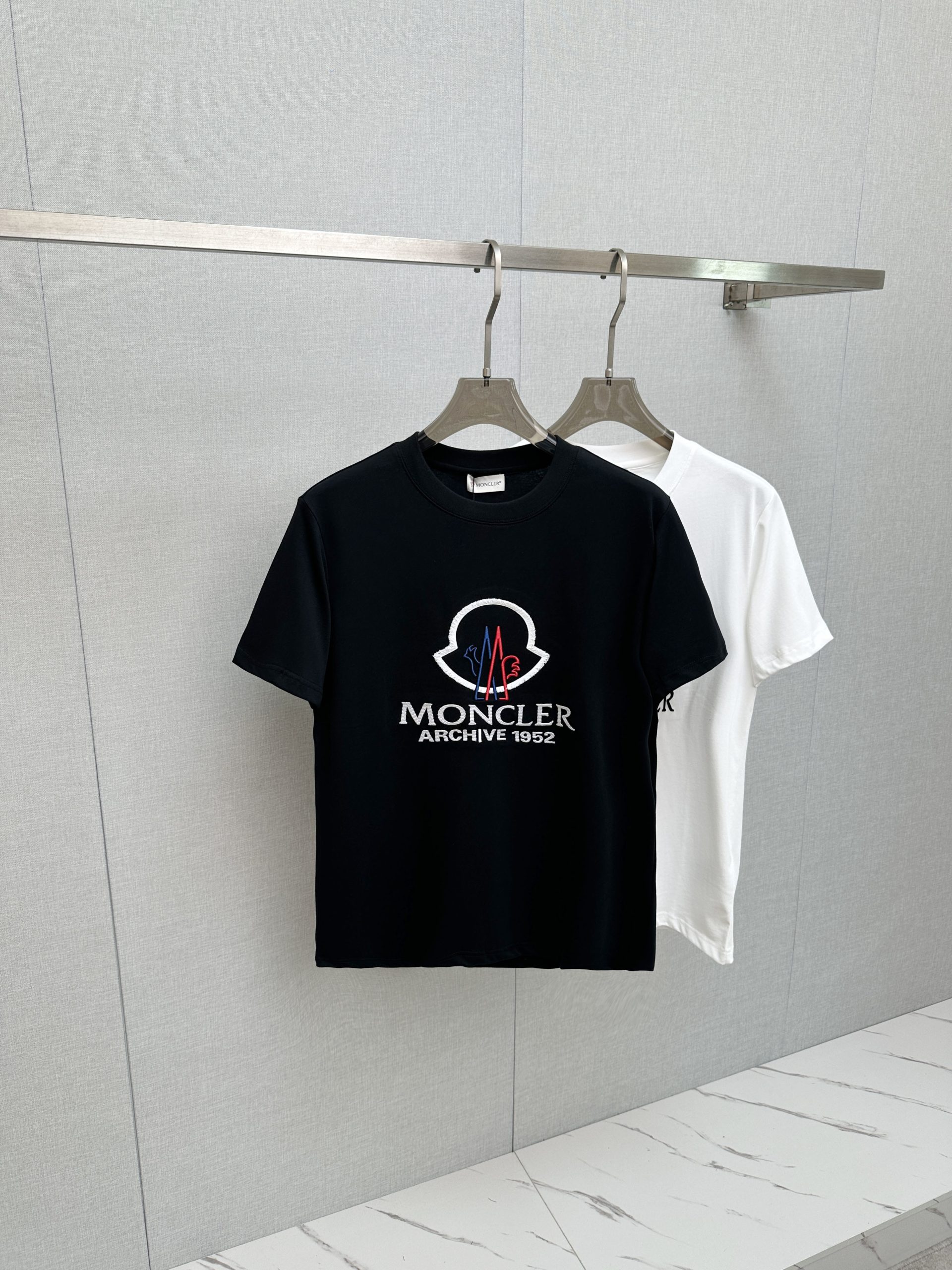 モンクレール 半袖Tシャツ トップス 男性