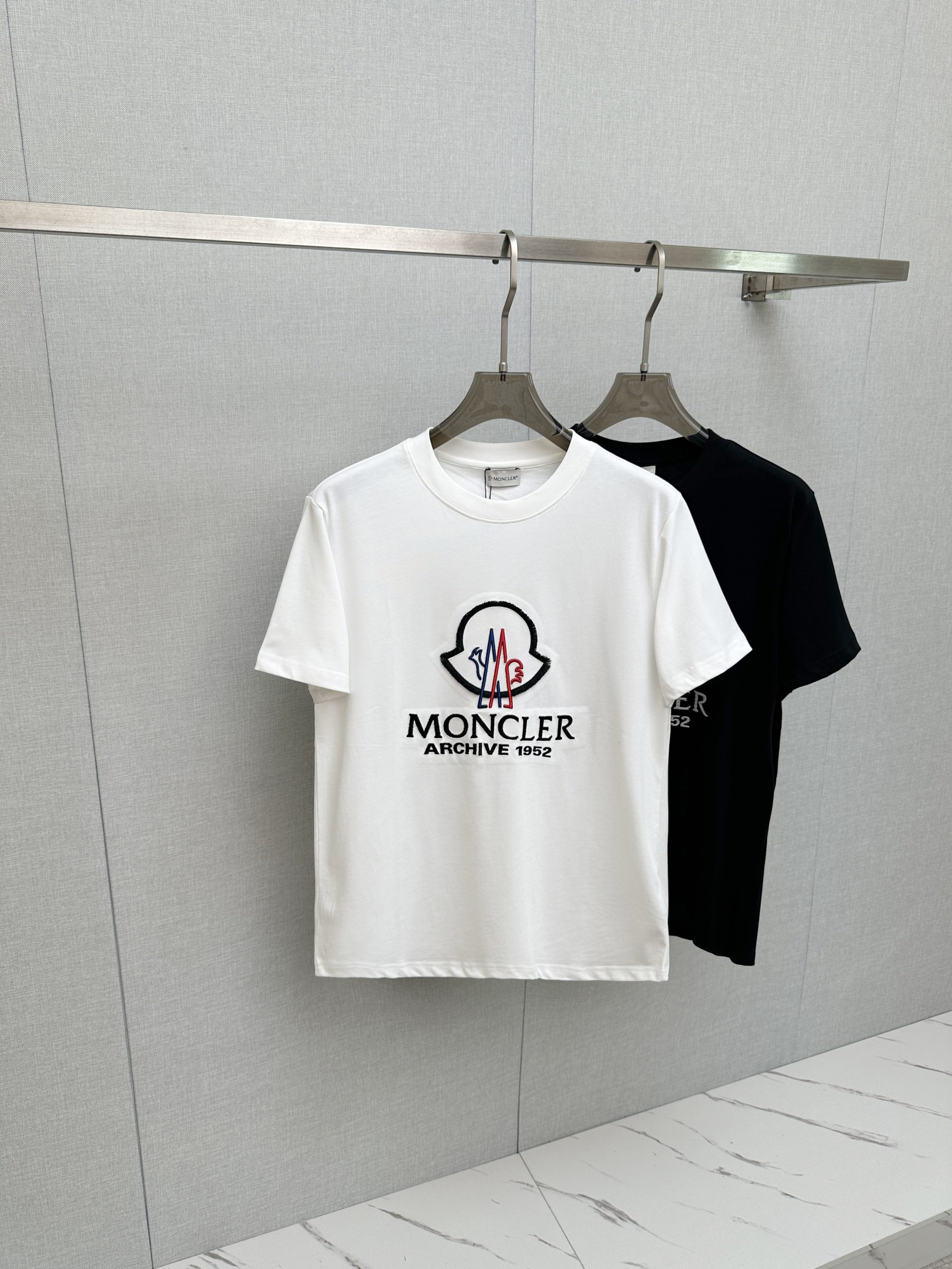 モンクレール 半袖Tシャツ トップス 男性
