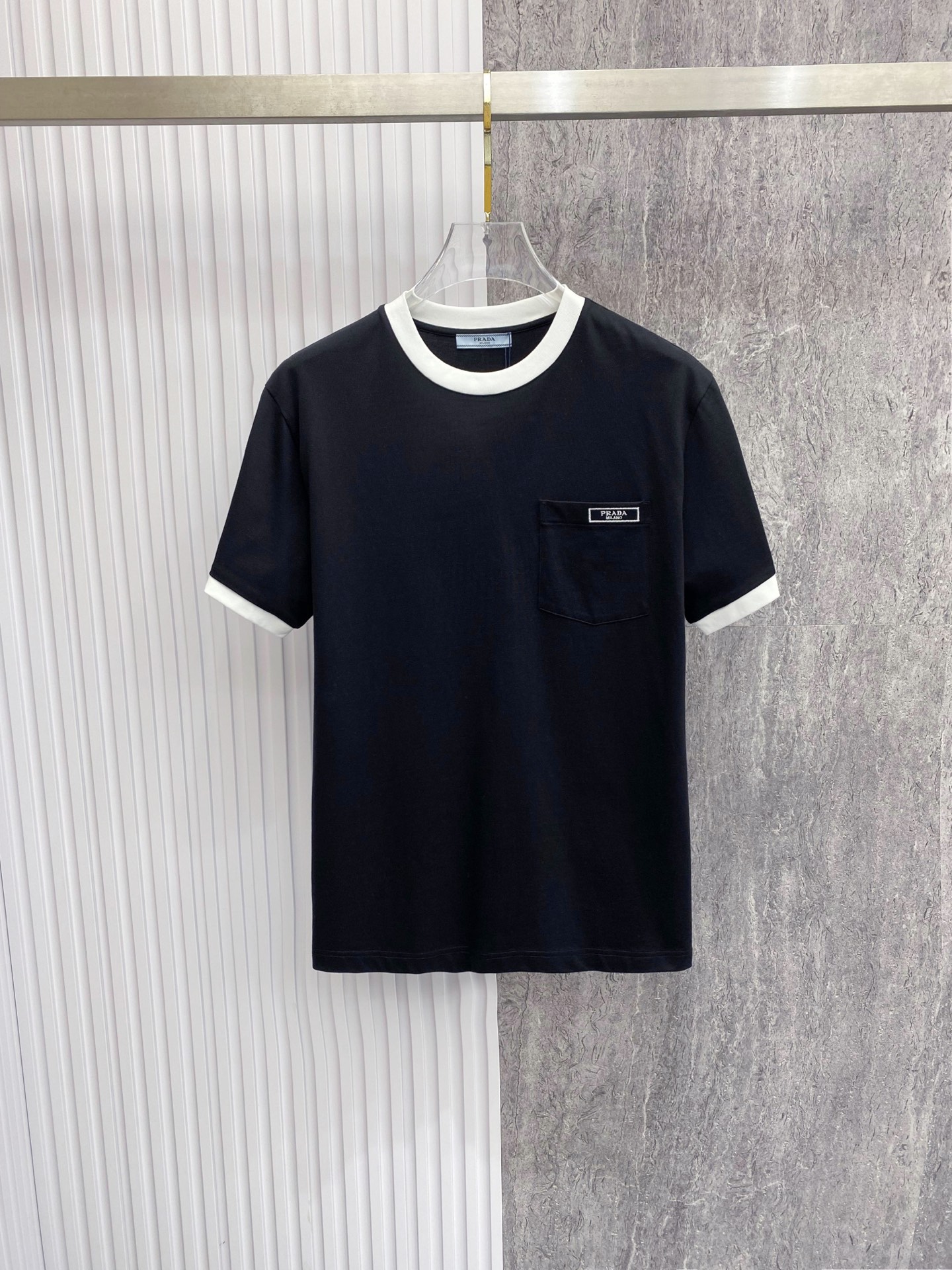 プラダ 26 新作が登場 半袖Ｔシャツ トップス メンズ