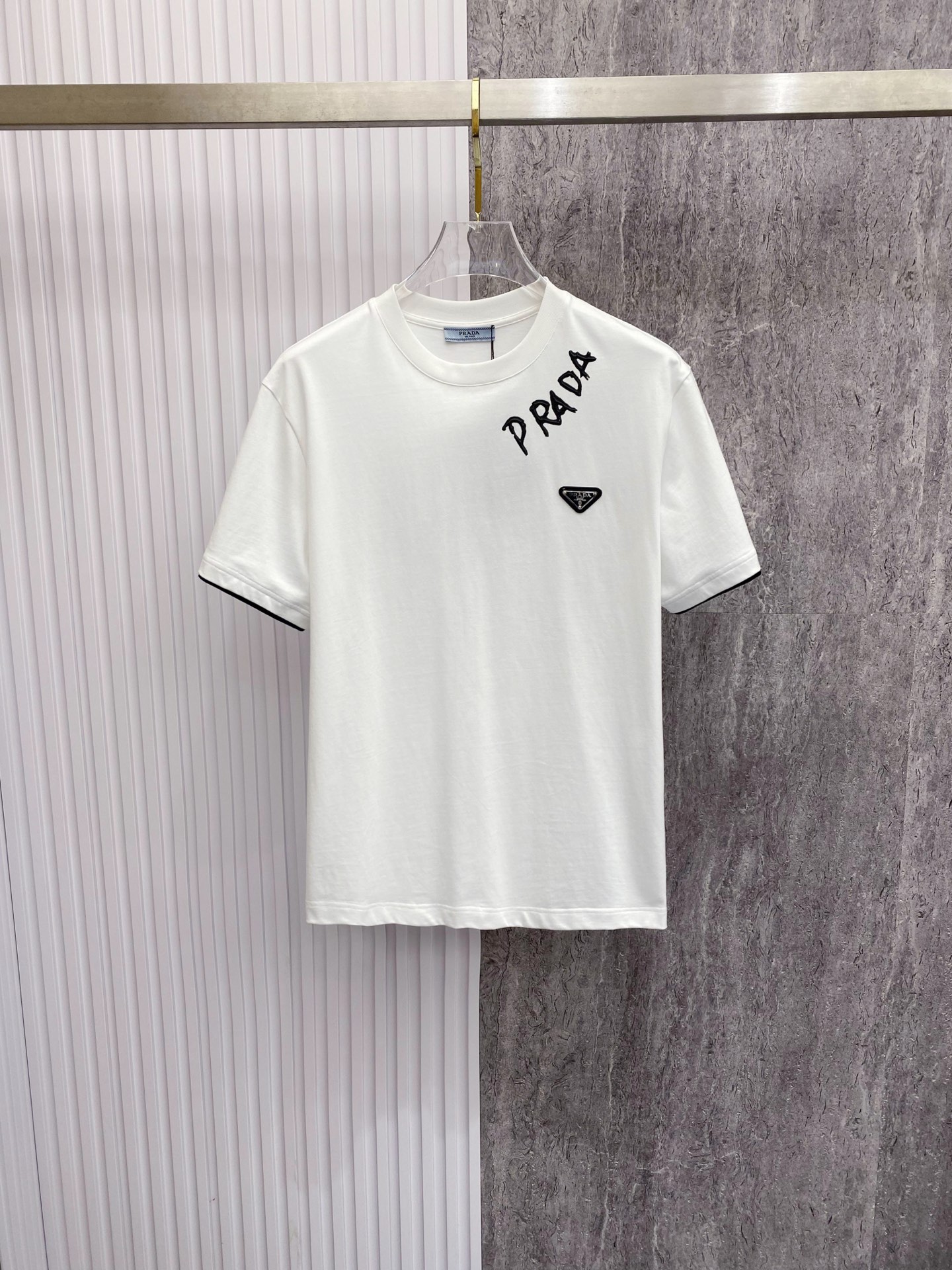 プラダ 26 新作が登場 半袖Ｔシャツ トップス メンズ