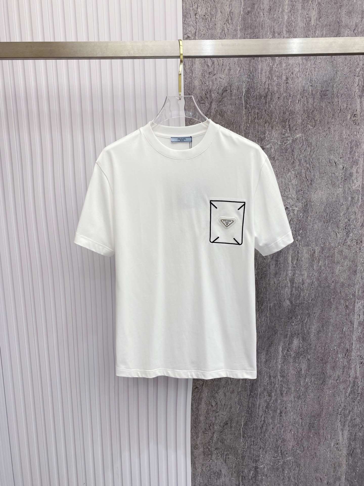 プラダ 26 新作が登場 半袖Ｔシャツ トップス メンズ