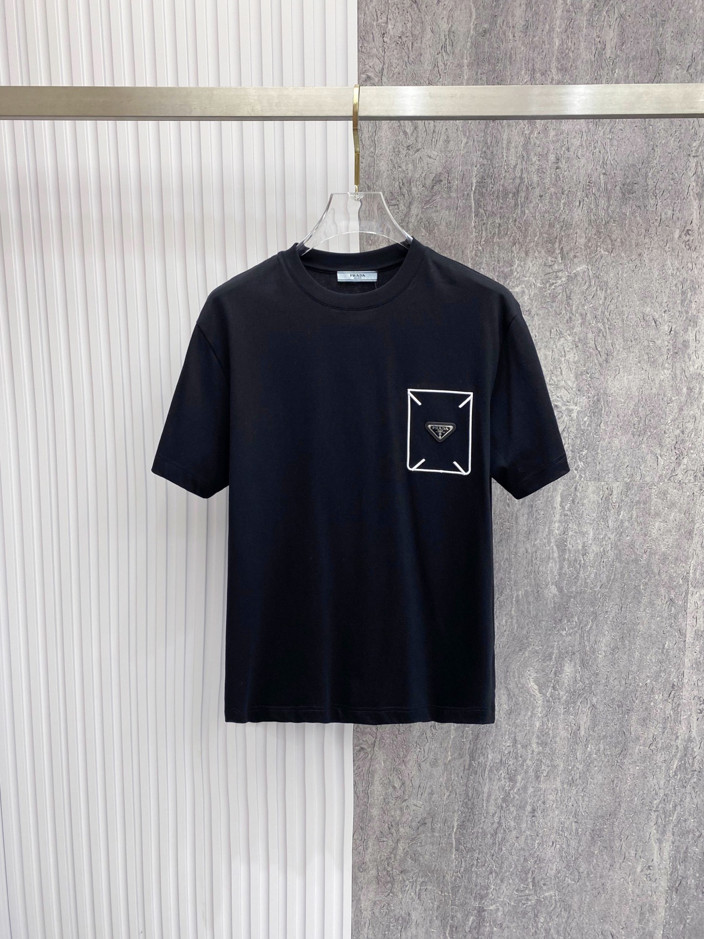 プラダ 26 新作が登場 半袖Ｔシャツ トップス メンズ