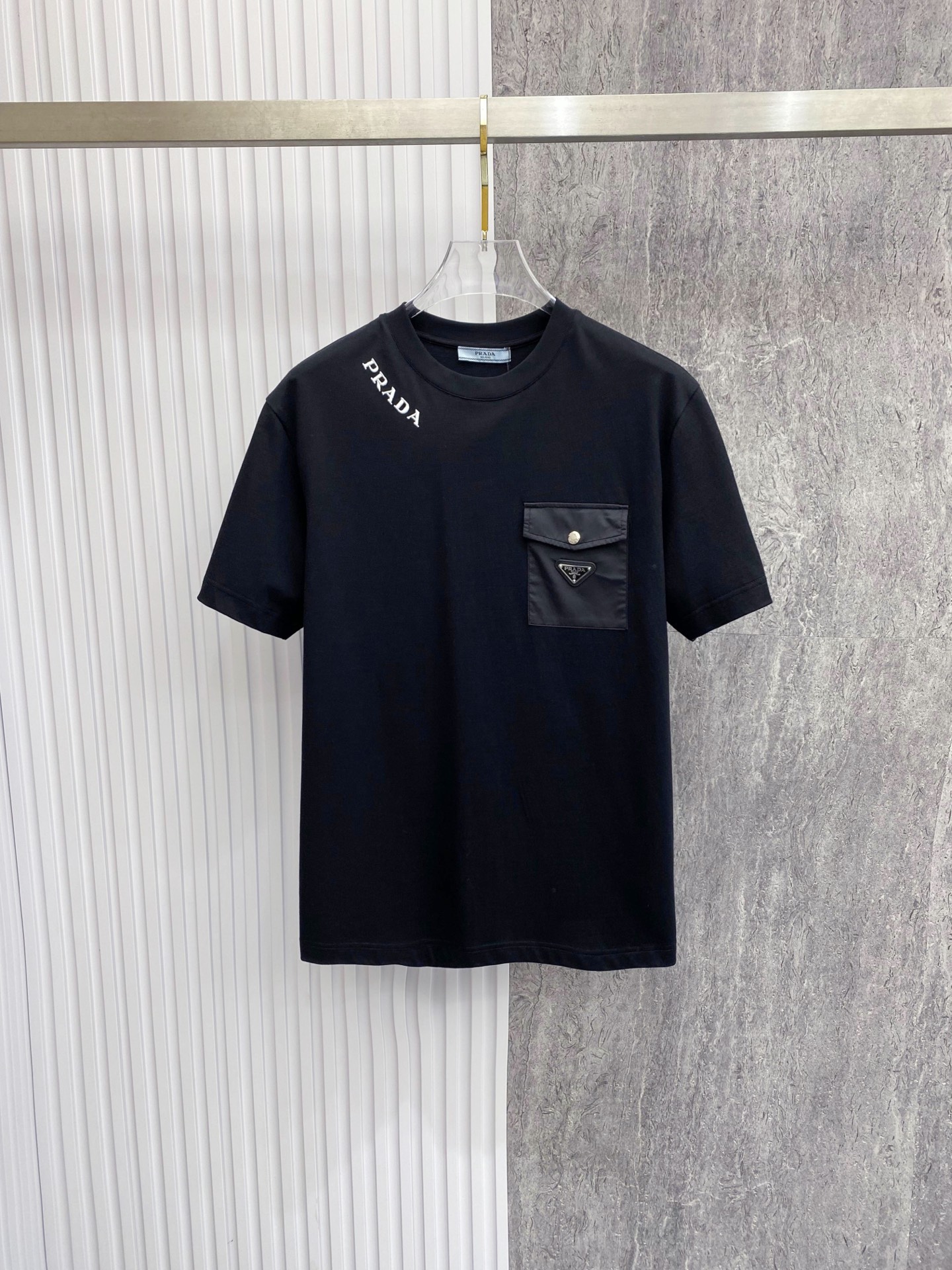 プラダ 26 新作が登場 半袖Ｔシャツ トップス メンズ