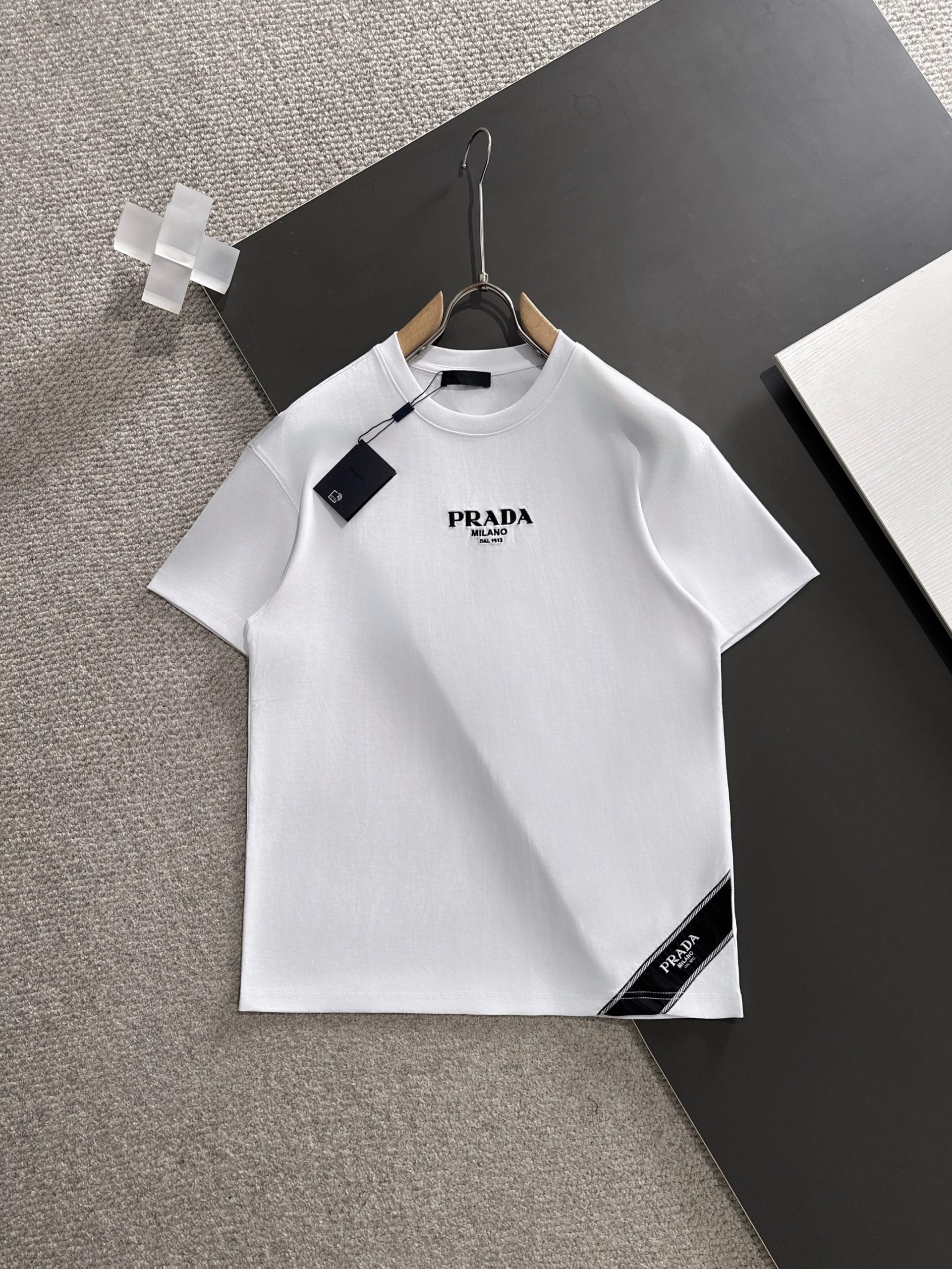 プラダ 26 新作が登場 半袖Ｔシャツ トップス メンズ