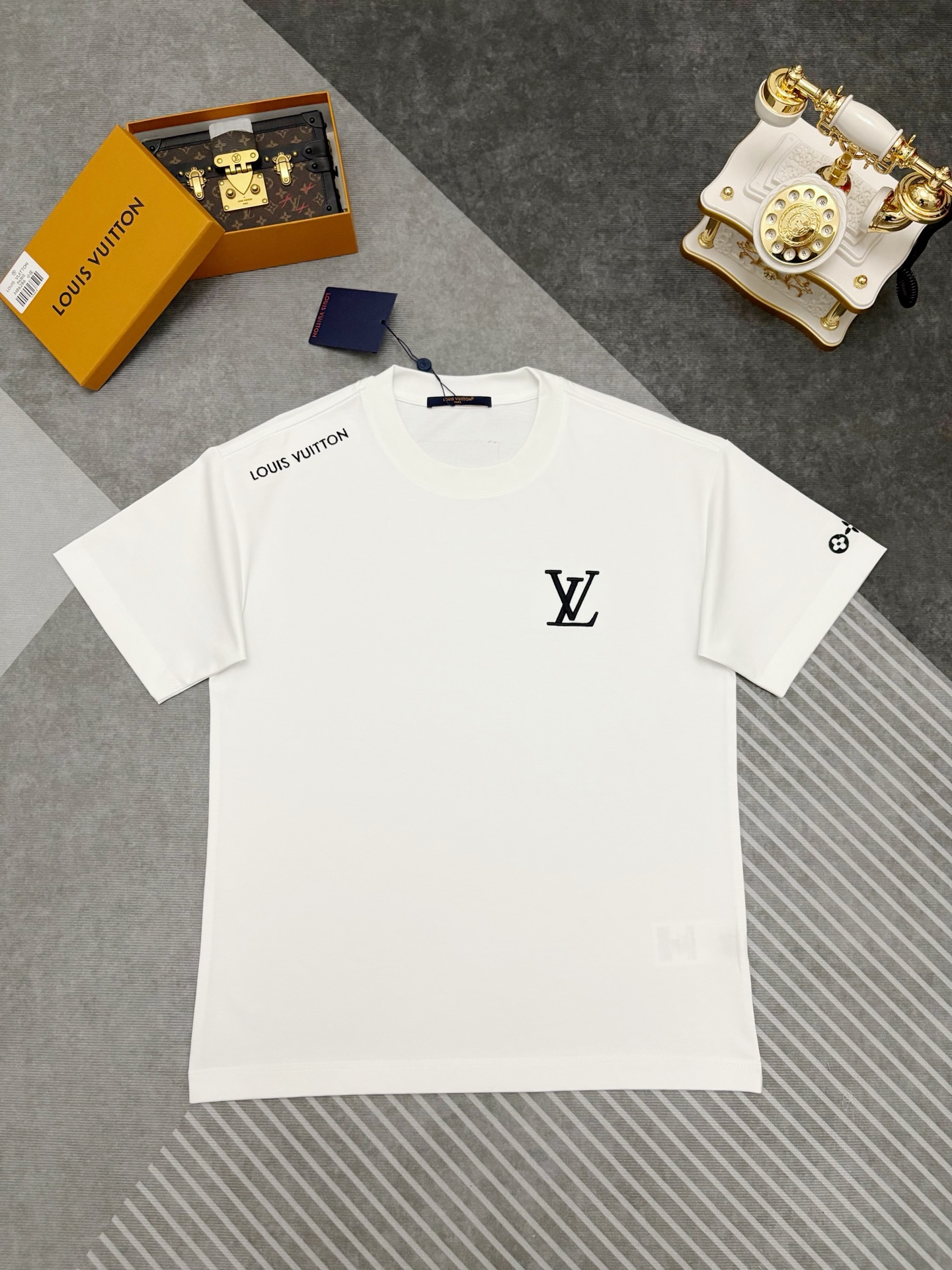 26SS春夏服 ルイヴィトン 半袖Tシャツ トップス 男女兼着