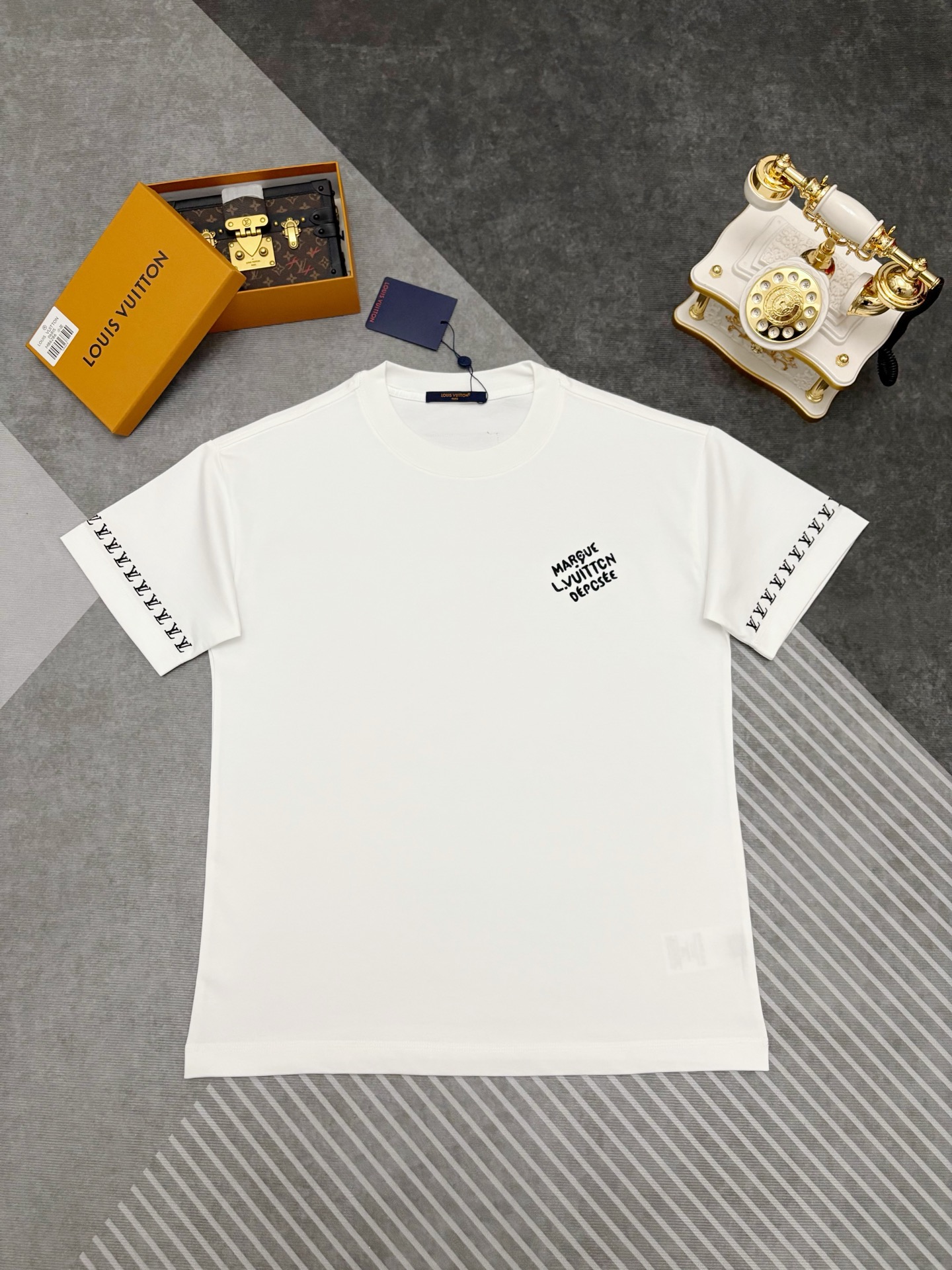 26SS春夏服 ルイヴィトン 半袖Tシャツ トップス 男女兼着