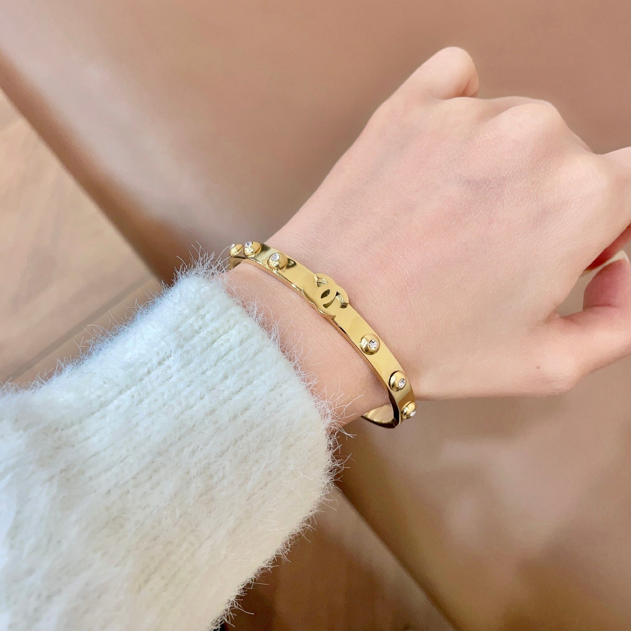 アクセサリー コピー シャネル 人気商品 レスレット カフブレス