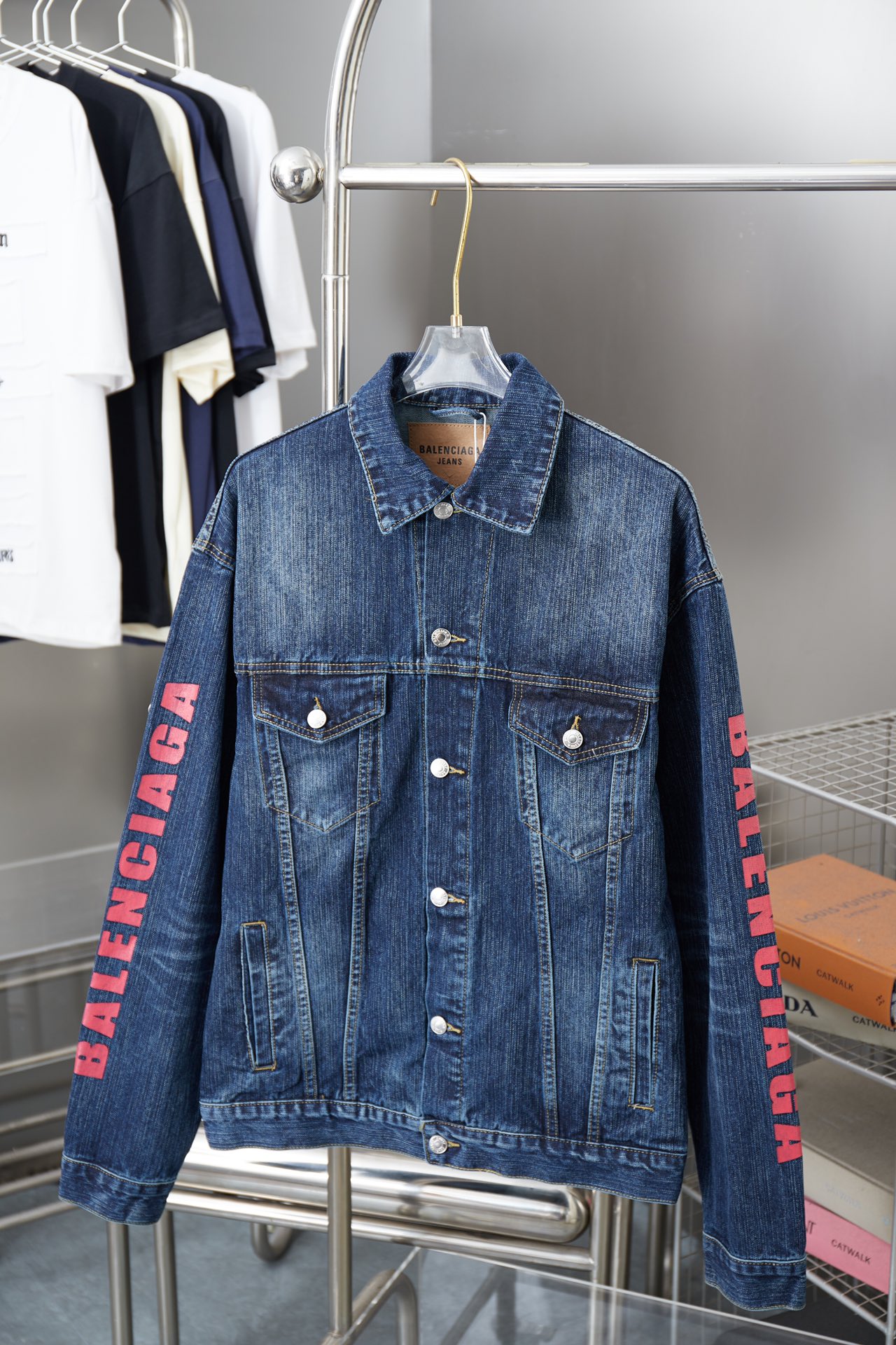 秋冬暖かい服 バレンシアガ デニムジャケット