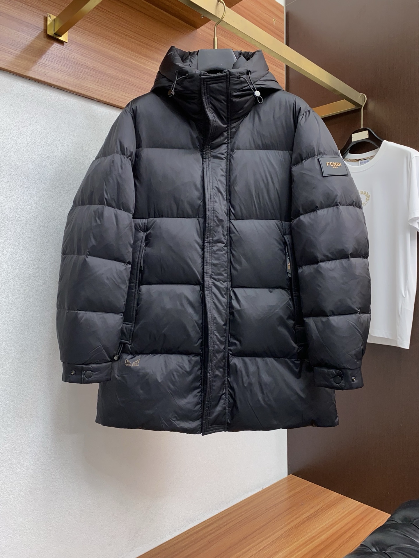 秋冬暖かい服 フェンディ ダウンジャケット アウター