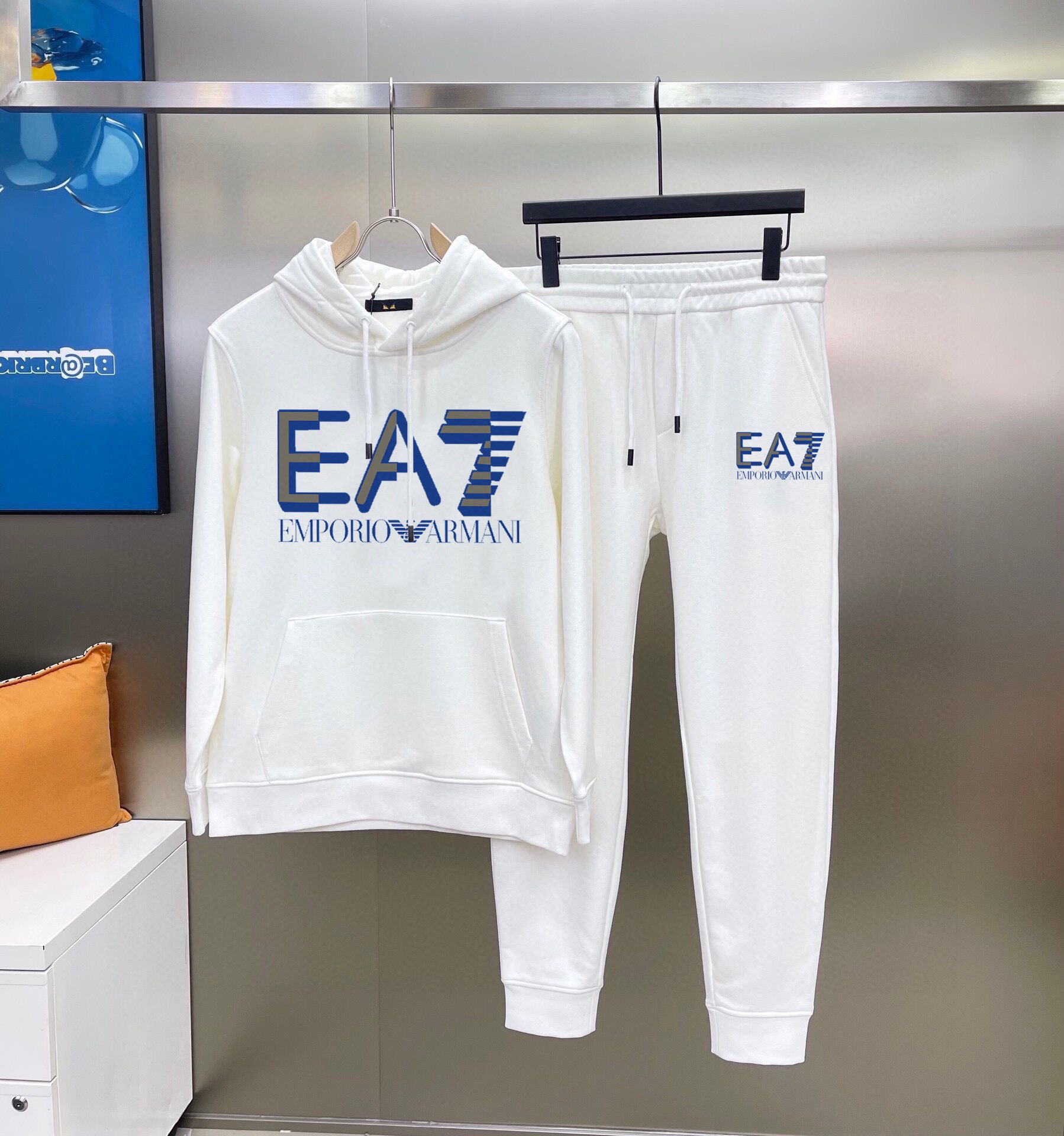 秋冬服 人気商品入荷 アルマーニ 野球 セットアップ?  メンズ