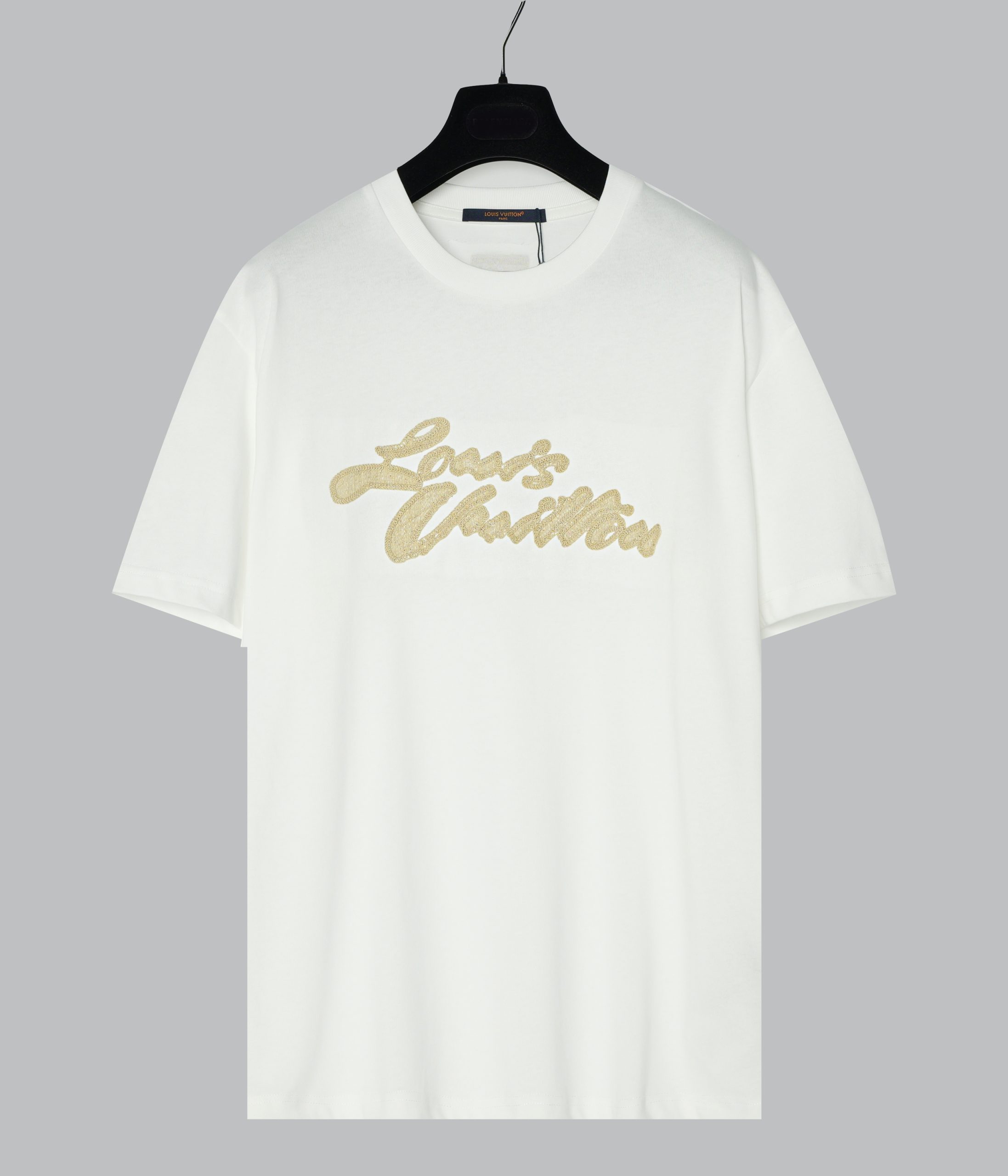 【ルイヴィトン】280g高密度コットンTシャツ｜ラフィア風刺繍＆背面タグで彩るリゾートエレガンス 2506