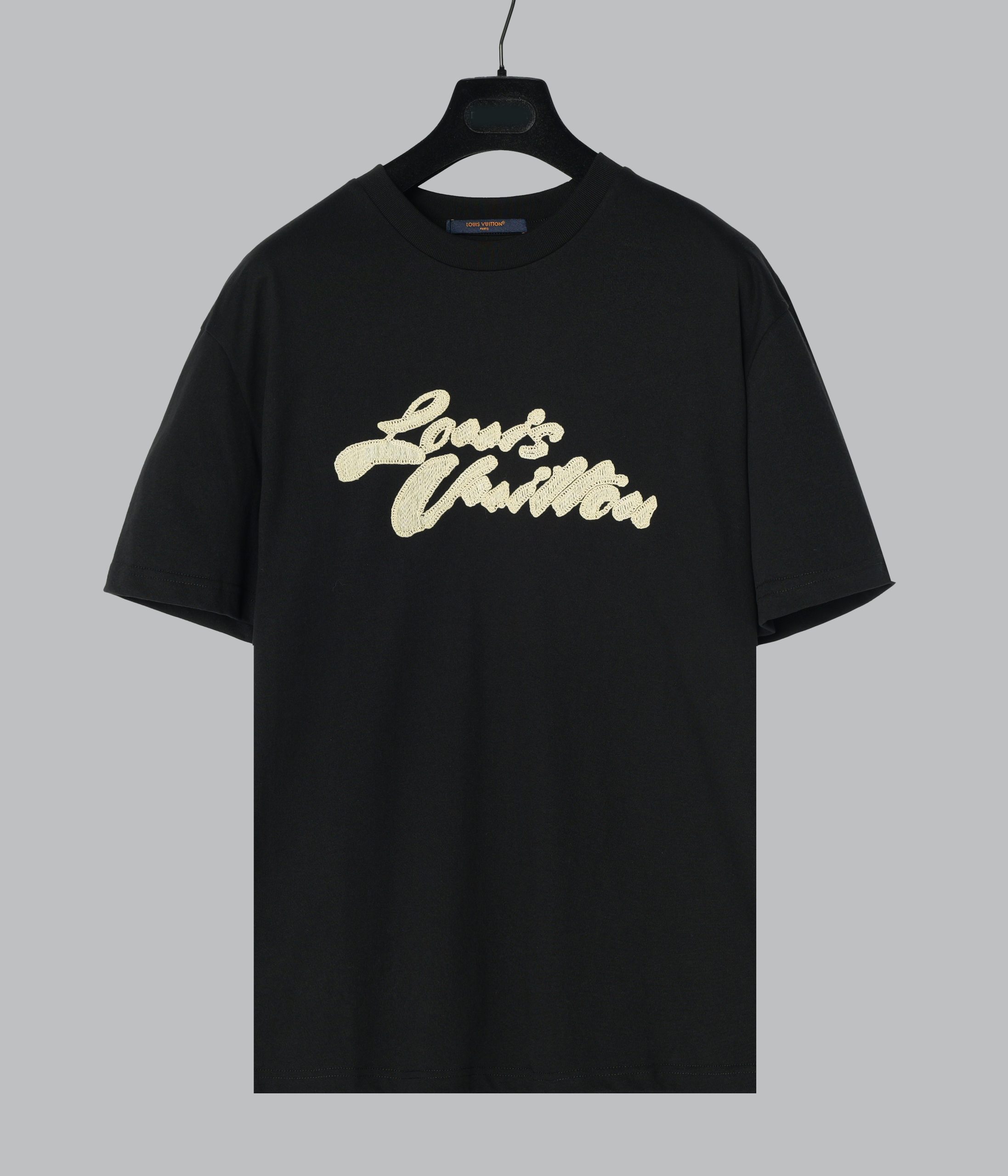 【ルイヴィトン】280g高密度コットンTシャツ｜ラフィア風刺繍＆背面タグで彩るリゾートエレガンス 2506