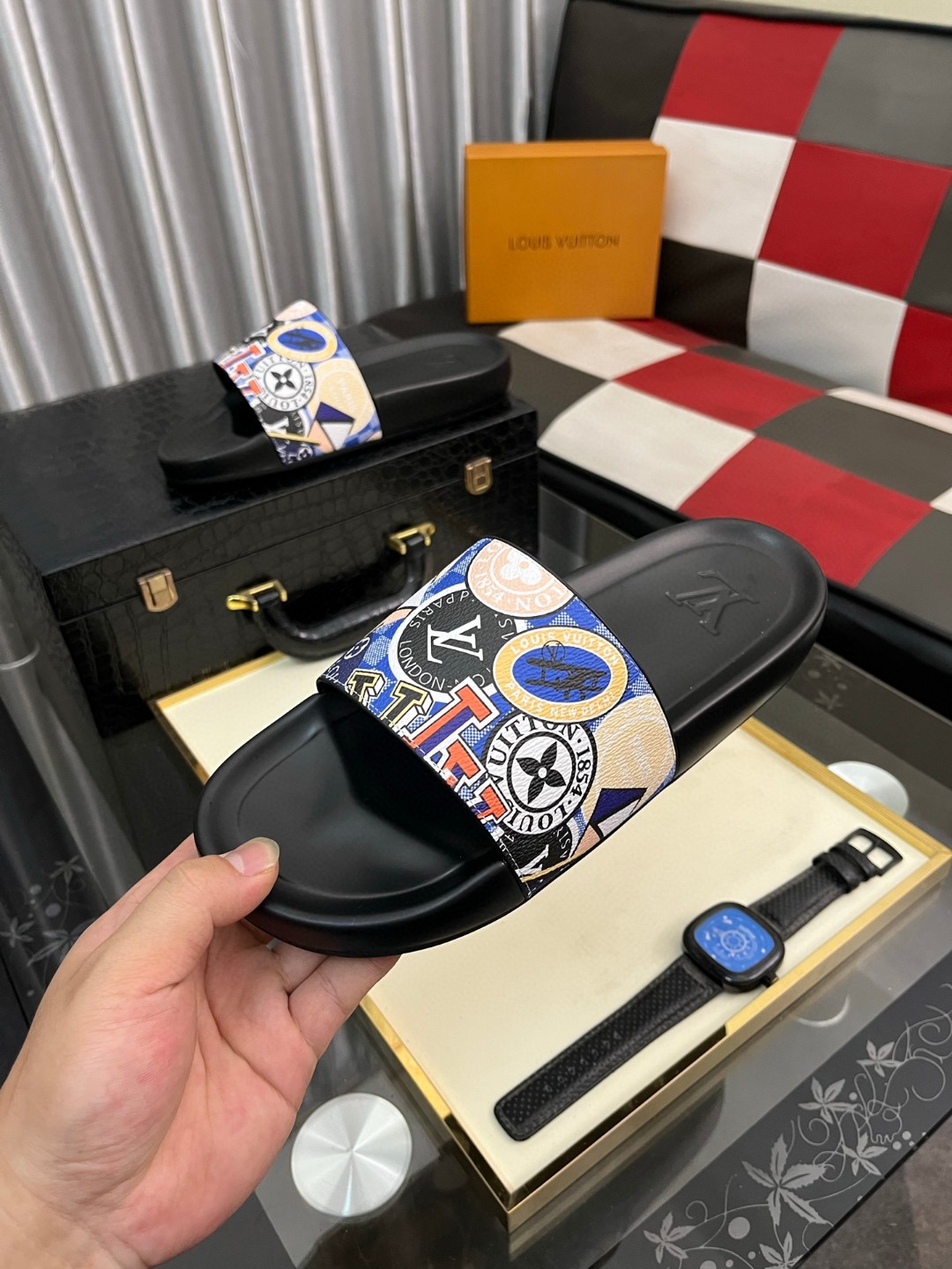 2025新作 ルイヴィトン 靴 夏着 サンダル/ミュール  メンズ 2504SLJ110