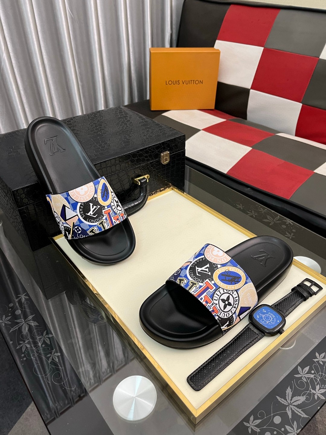 2025新作 ルイヴィトン 靴 夏着 サンダル/ミュール  メンズ 2504SLJ110