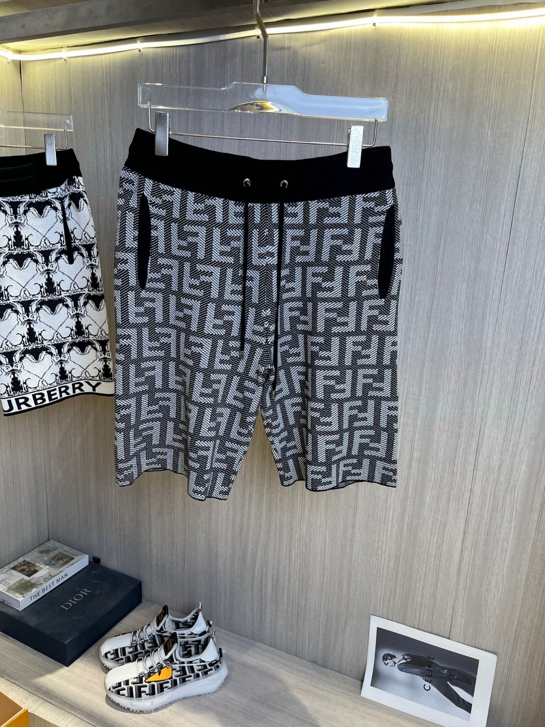 25SS服 フェンディ ズボン ショートパンツ  メンズ