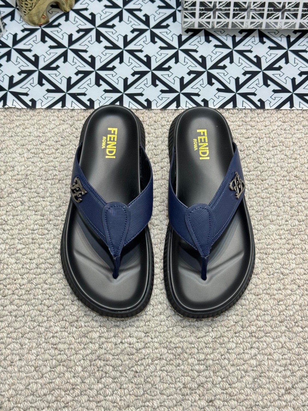 フェンディ 2024新品 靴 サンダル/ビーチサンダル