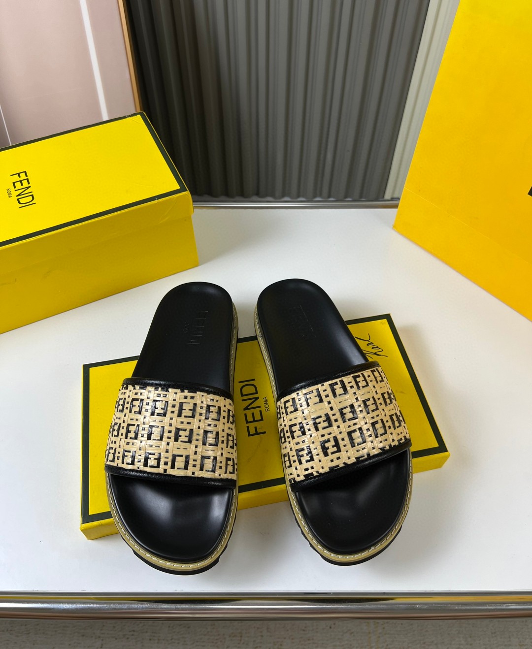 フェンディ 2024新品 靴 サンダル/ビーチサンダル