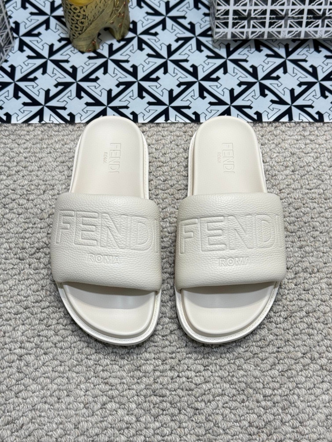 フェンディ 2024新品 靴 サンダル/ビーチサンダル