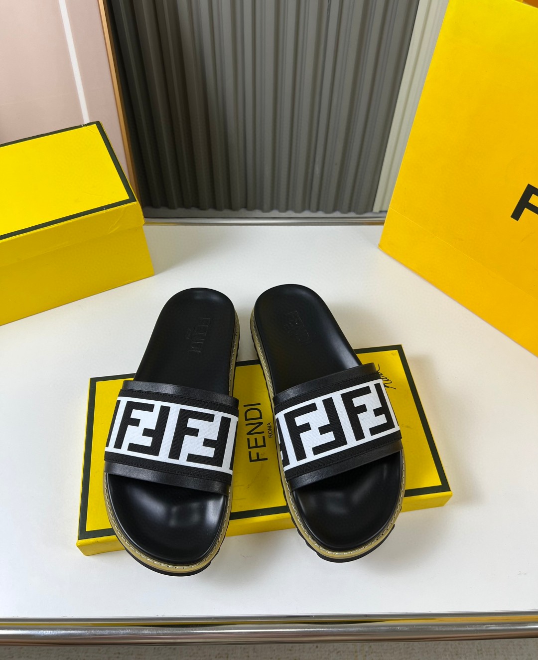 フェンディ 2024新品 靴 サンダル/ビーチサンダル