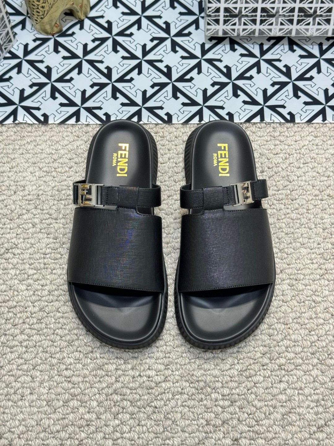 フェンディ 2024新品 靴 サンダル/ビーチサンダル