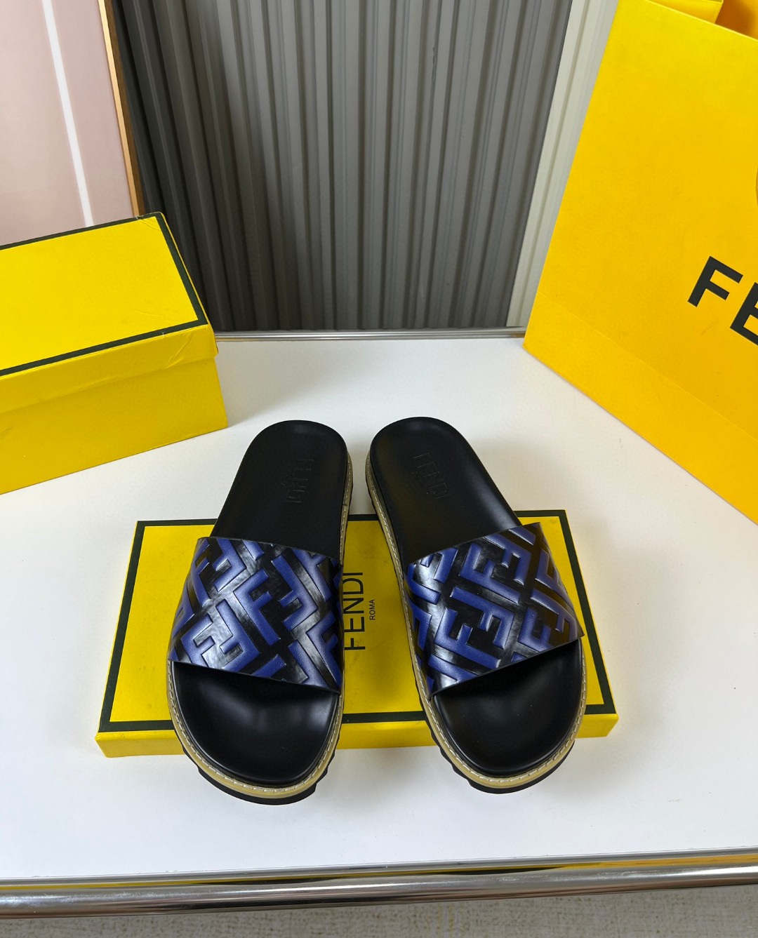 フェンディ 2024新品 靴 サンダル/ビーチサンダル