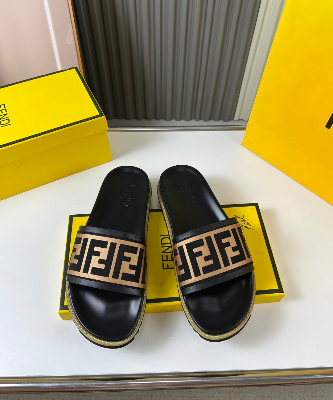 フェンディ 2024新品 靴 サンダル/ビーチサンダル