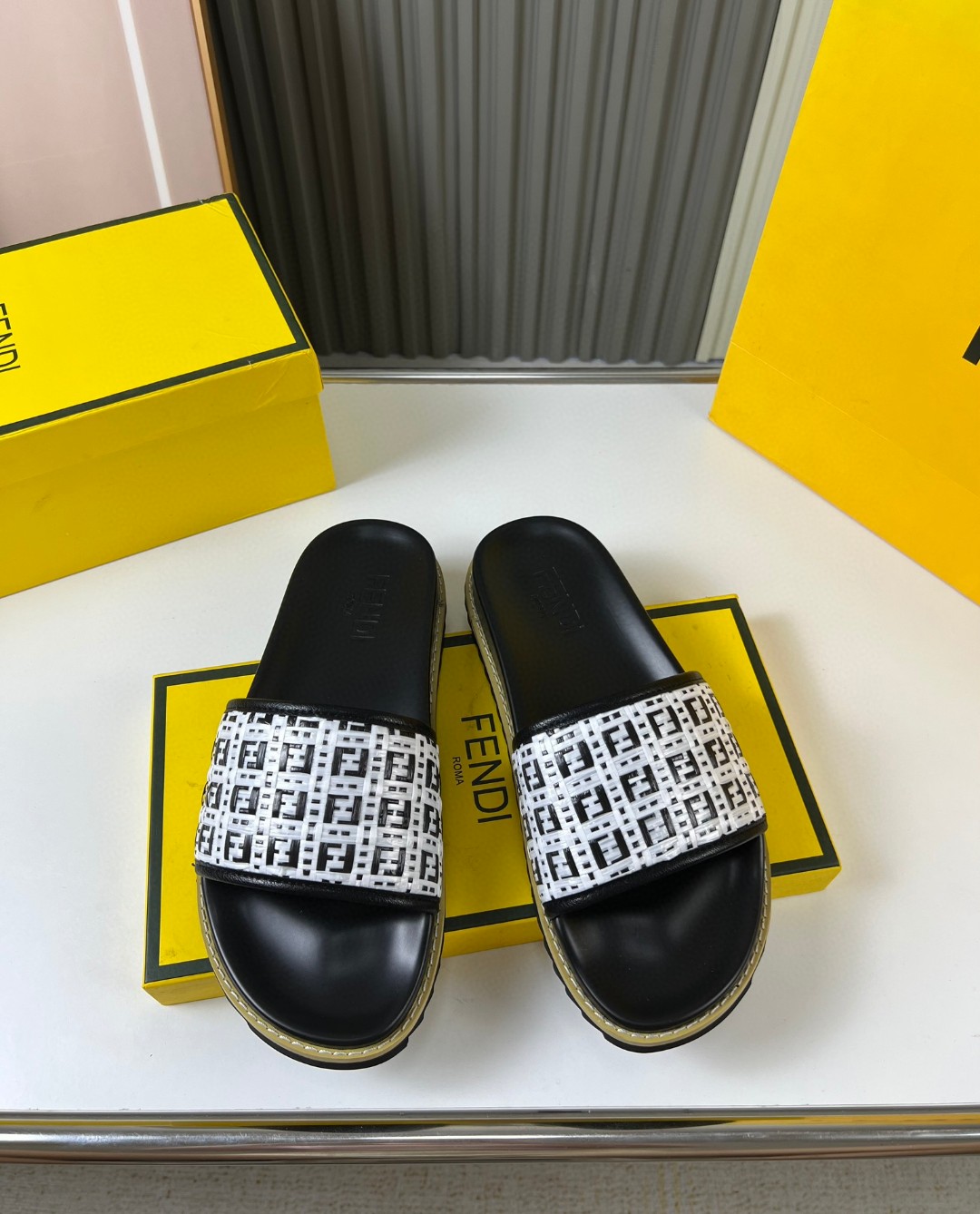 フェンディ 2024新品 靴 サンダル/ビーチサンダル