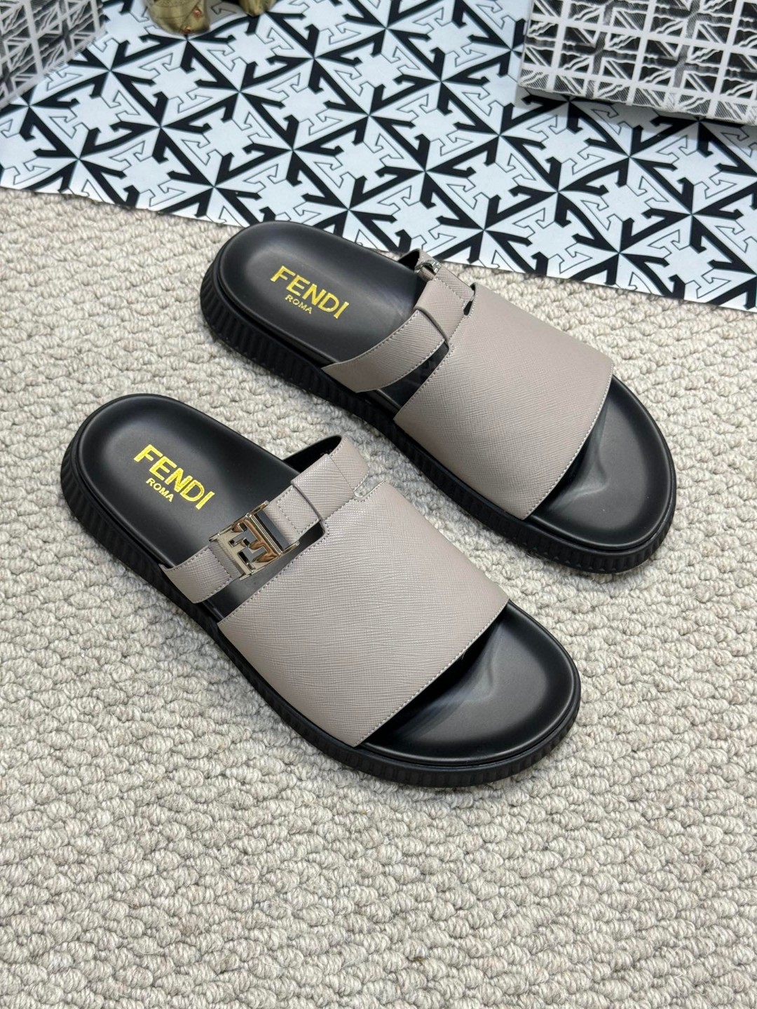 フェンディ 2024新品 靴 サンダル/ビーチサンダル