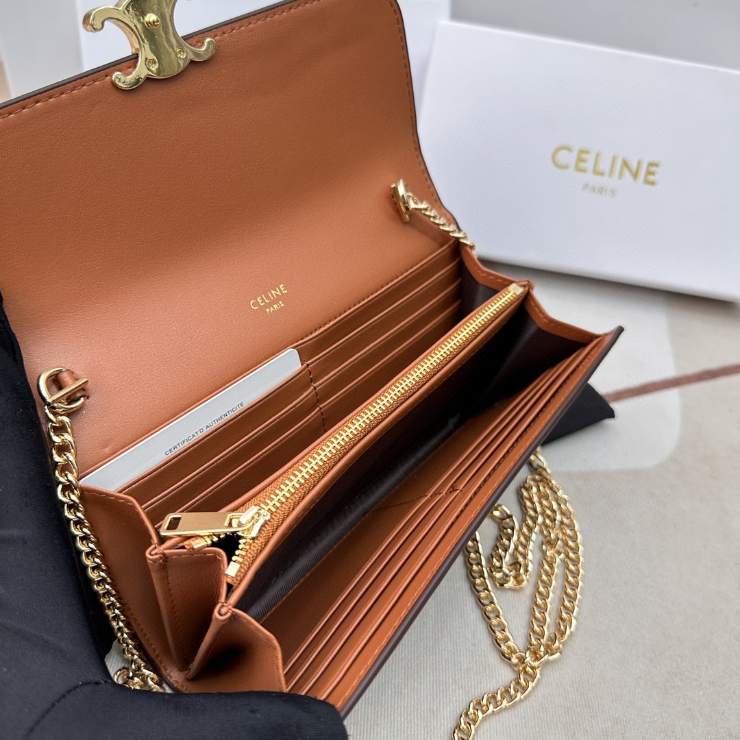 セリーヌ 新品値下受付 Triomphe チェーンショルダーバッグ