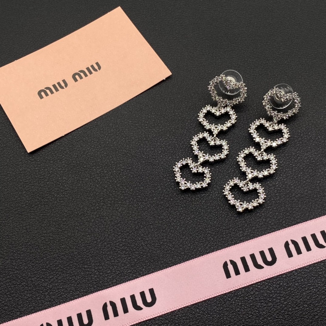 ミュウミュウ 新作続々入荷中 ピアス イアリング