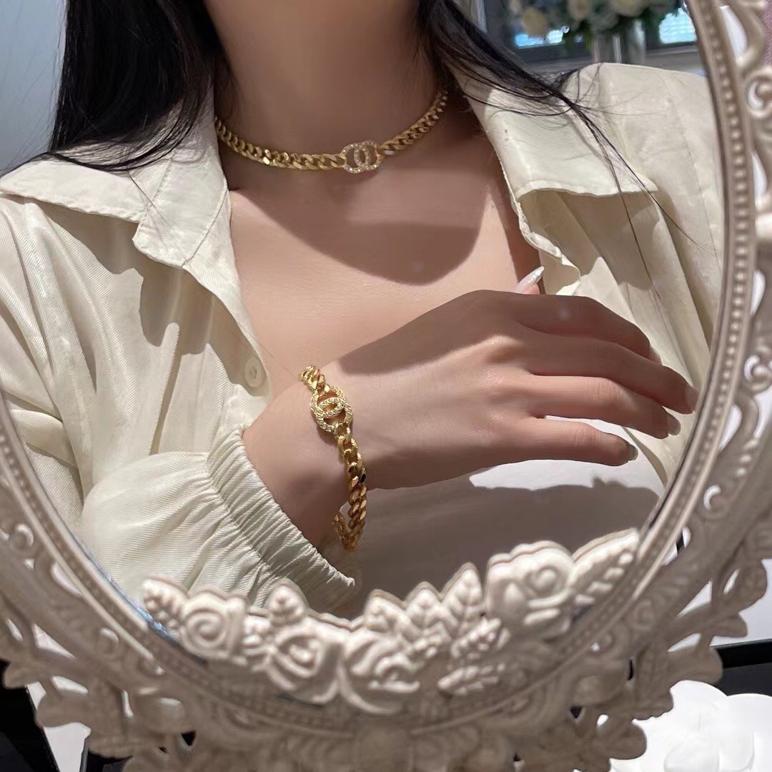 シャネル 人気新品 レスレット カフブレス