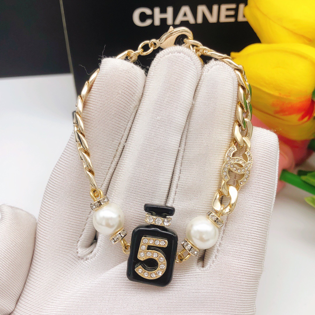 シャネル 人気新品 レスレット カフブレス