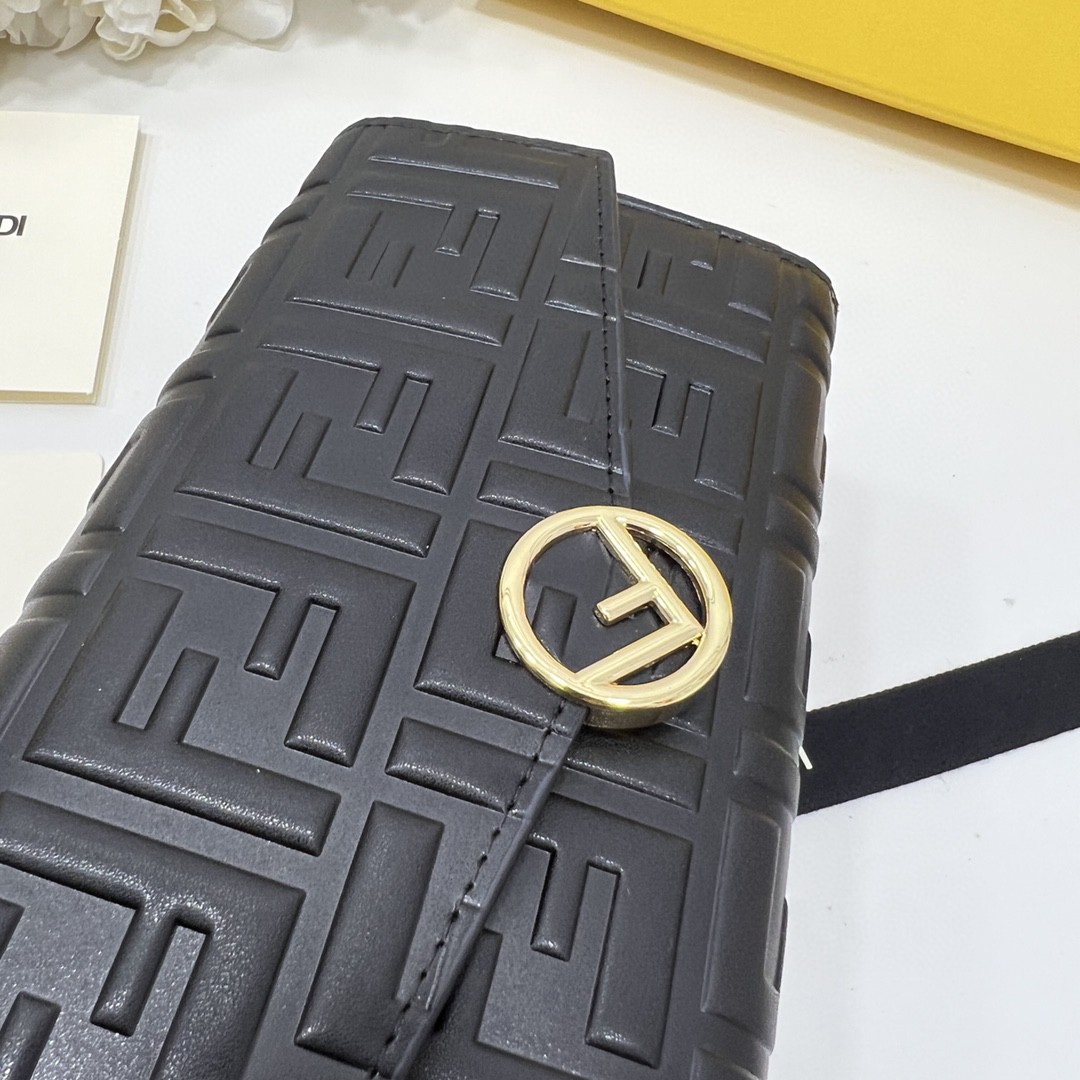 フェンディ 新作通販 チェーンショルダーバッグ