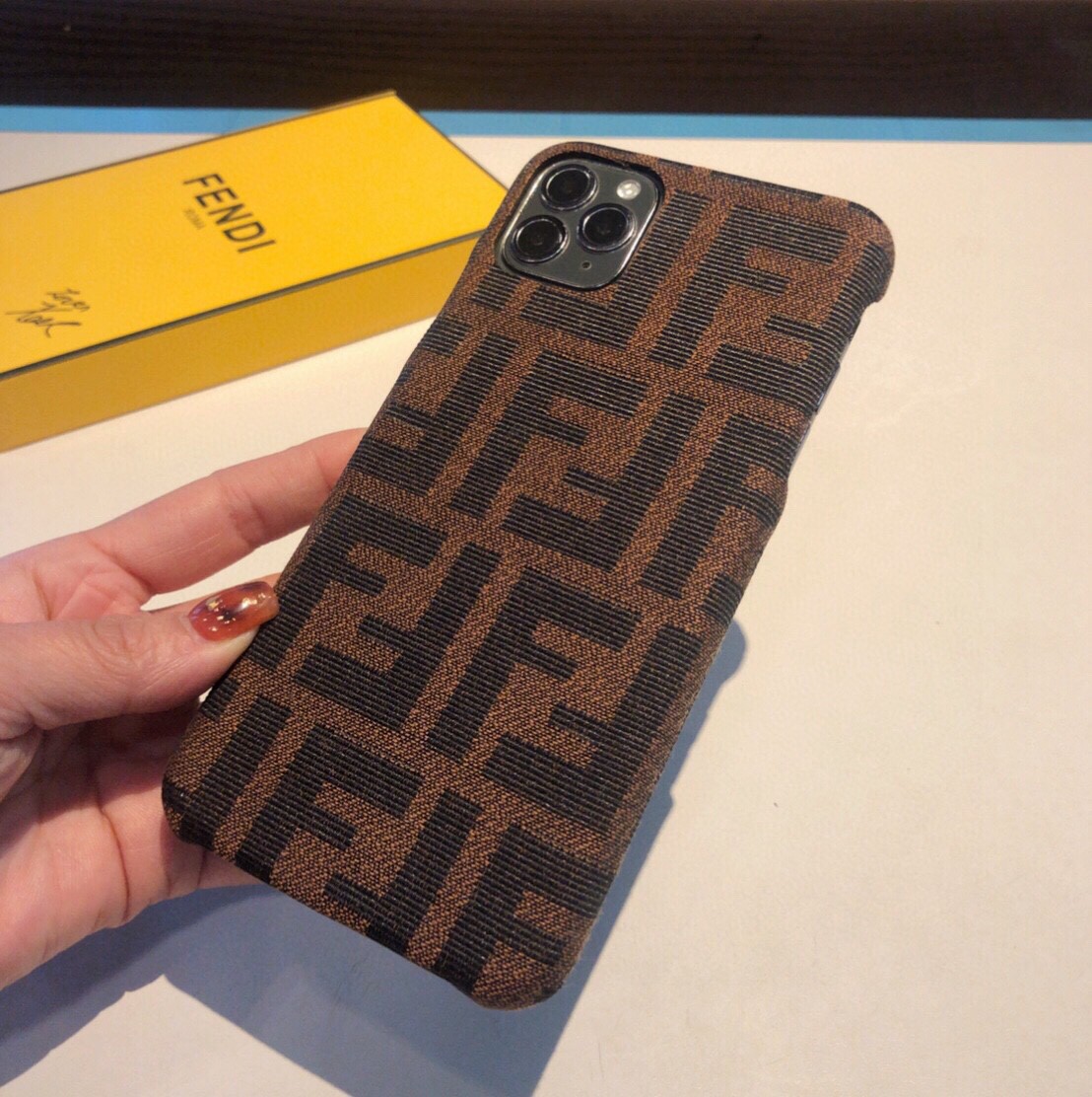 FENDI iPhone7/7P/8/8P/X/XS/XS Max/11(6.1)/11P(5.8)/11proMAX(6.5)/12/12P（6.1)/12pro MAX(6.7) 保護ケース カバー