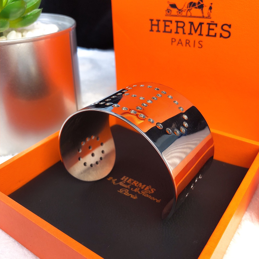 HERMES/エルメス 今季の新作 ブレスレット.カフブレス