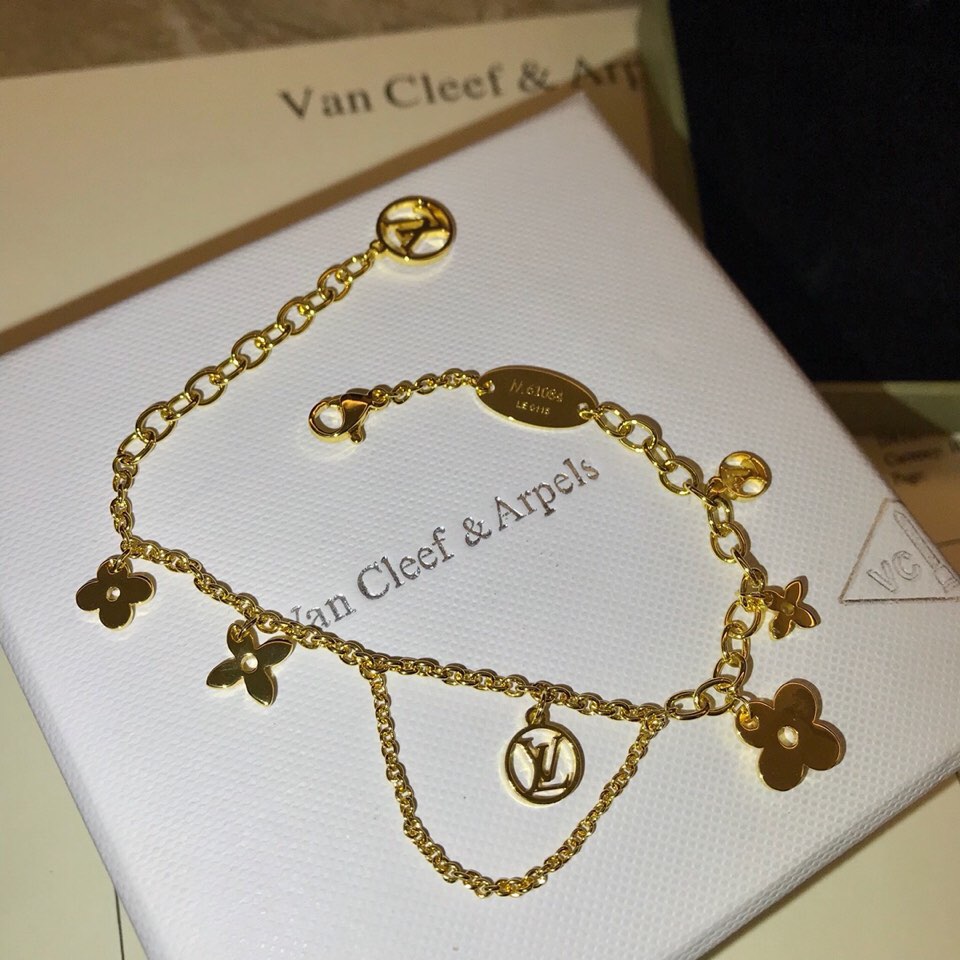 LOUIS VUITTON (ルイヴィトン) 人気商品 ブレスレット.カフブレス YX